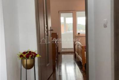 Apartament cu 3 camere decomandat în Micro II - 3