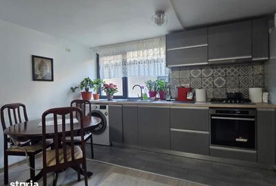 Casă cu 7 camere cu Teren 685 Mp în Limanu - 1