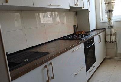 Apartament cu 2 camere decomandat, mobilat în Micro 20