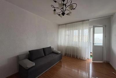 Apartament cu 3 camere decomandat în Micro 6 - 10