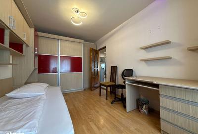 Apartament cu 3 camere în Decebal