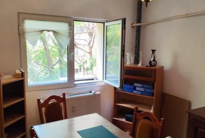Apartament cu 4 camere decomandat, 90 mp, zona Titulescu - 9
