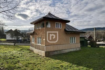 Casă cu 4 camere cu Teren 2610 Mp în Central - 2