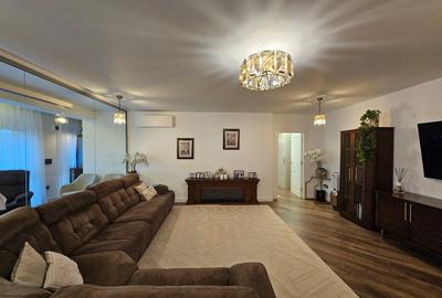 Apartament cu 3 camere decomandat în Carrefour