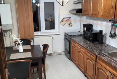 Apartament cu 3 camere decomandat, mobilat în Lipovei