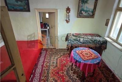 Casa de vanzare si teren 708 mp in zona Micro 5 - 3
