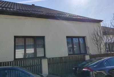 Casă cu 3 camere cu Teren 327 Mp în Central - 1
