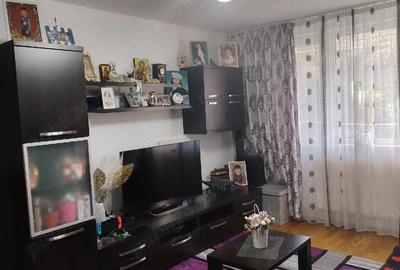 Apartament cu 2 camere decomandat în Titan
