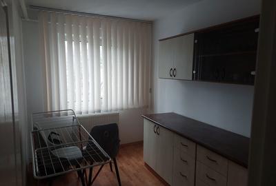 Apartament cu 3 camere semidecomandat în Central - 2