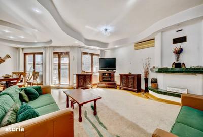 Casă cu 7 camere cu Teren 898 Mp în Central