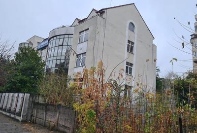 Birou, de 1,820 mp, în Central - 2