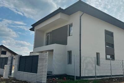 Casa  de vânzare în Otopeni - 1