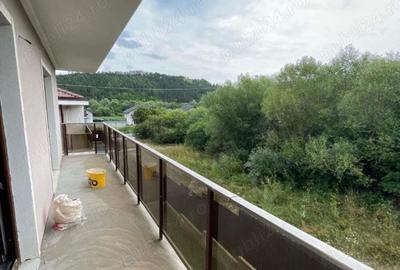 Casă cu 4 camere cu Teren 200 Mp în Luna - 17