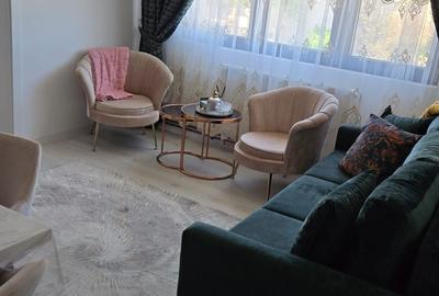 Apartament cu 3 camere semidecomandat în Central - 1