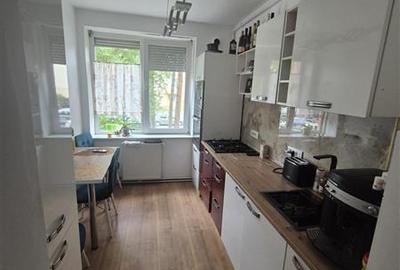 Apartament cu 3 camere semidecomandat, mobilat în Tractorul - 2