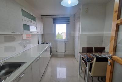 Apartament cu 3 camere decomandate, 68 mp, bloc renovat si i - 2