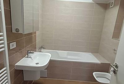 Apartament cu 3 camere decomandat în Tractorul