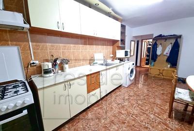 Apartament cu 3 camere decomandat în Între Lacuri - 2