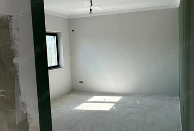 Casă cu 5 camere cu Teren 573 Mp în Dumbrăvița