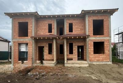 Casă cu 3 camere în Dumbrăvița - 1