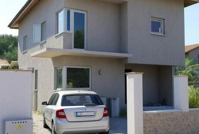 Casă individuală cu 5 camere cu Canalizare în Domnești