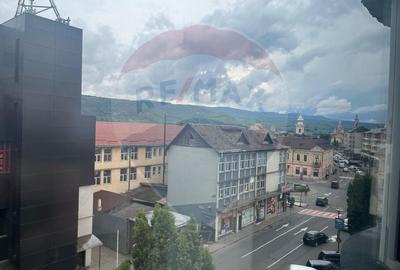 Apartament cu 4 camere de vanzare,  str. 1 Decembrie 1918 - 10