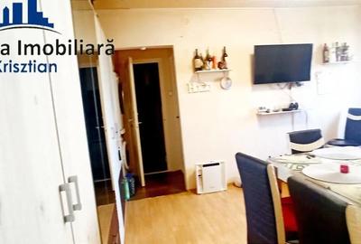 Apartament cu 3 camere semidecomandat în Micro 14