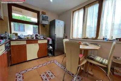 Casă cu 4 camere cu Teren 174 Mp în Central - 2