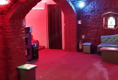 Spațiu comercial, de 50 mp, în Central - 8