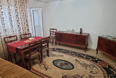 Apartament cu 3 camere decomandat, mobilat în Micro 4