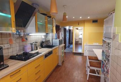 Apartament cu 3 camere în Girocului