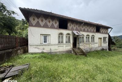 Casă cu 5 camere cu Teren 3600 Mp în Vulturești - 7