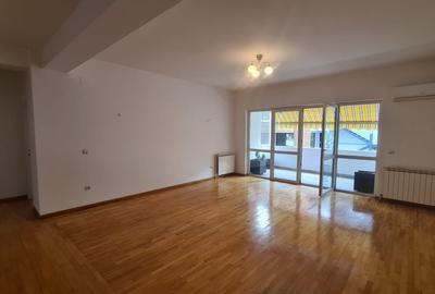 Apartament cu 4 camere semidecomandat, mobilat în Dorobanți