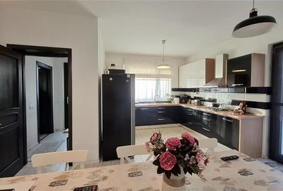 Casă individuală cu 6 camere cu Canalizare în Central - 4