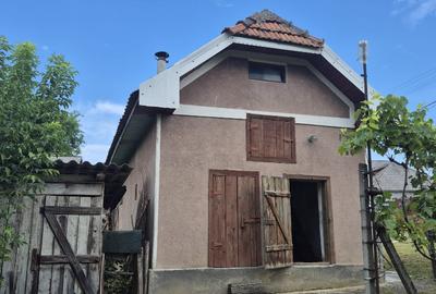 Casă cu 2 camere cu Teren 900 Mp în Central - 2
