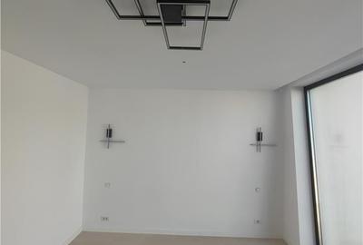 Casă cu 4 camere decomandat cu Piscina în Central