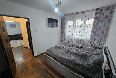 Apartament cu 2 camere semidecomandat, mobilat în Micro III - 3