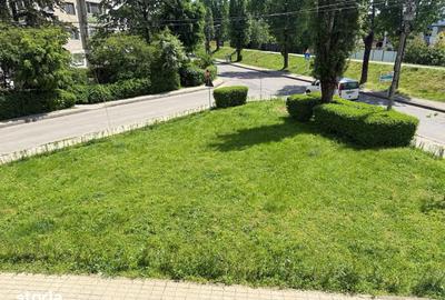Apartament cu 4 camere semidecomandat în Micro 9 - 12