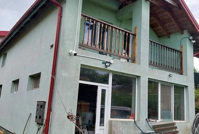 Casă cu Teren 421 Mp în Central - 4