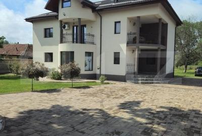 Vila moderna de vanzare, cu 5 camere, 380 mp, zona rurala la 15 minute de oras