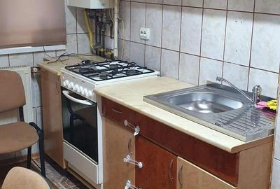 Apartament cu 2 camere semidecomandat în Micro 4