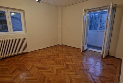 Apartament cu 2 camere semidecomandat în Universitate