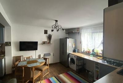 Casă cu 4 camere cu Teren 200 Mp în Central - 1
