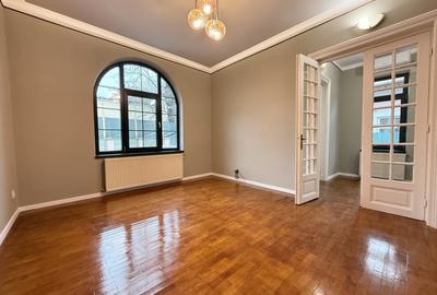 Casa renovata, ideala pentru firma sau locuinta, cu curte, in Crangasi - 1