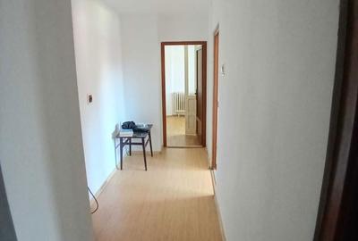 Apartament cu 4 camere semidecomandat în Petros - 3