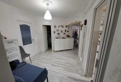 APARTAMENT 3 CAMERE, DECOMANDAT, ETAJ INTERMEDIAR,APROAPE DE