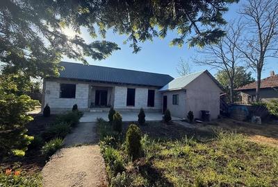 Casă cu Teren 1765 Mp în Central - 4