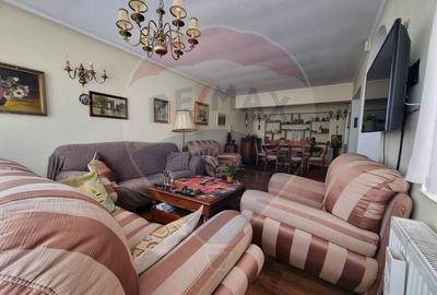Casa / Vila cu 8 camere de vanzare in zona Coiciu