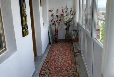 Apartament 3 camere situat in centrul orasului Targu Jiu, pe pietonala - 10