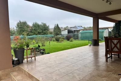 Casa superba intr-o zona linistita – 4 dormitoare, 3 bai, living spatios si grad - 6